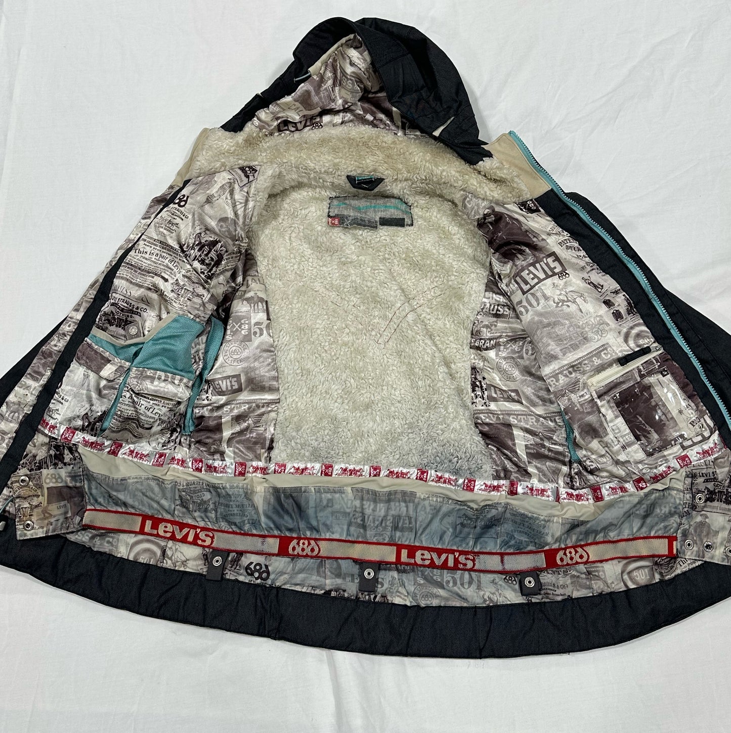 Vintage Women’s Levi’s 686 Winter Jacket Medium